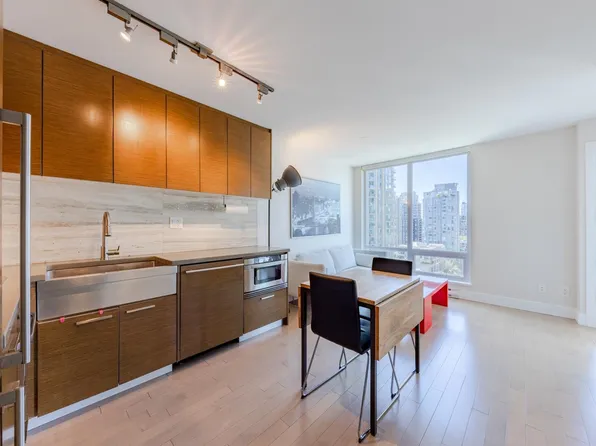 535 Smithe St #1106, Vancouver, BC V6B 0H2