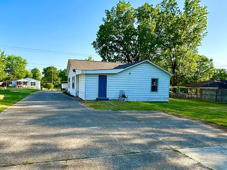 304 W Rasch Rd — Photo 23