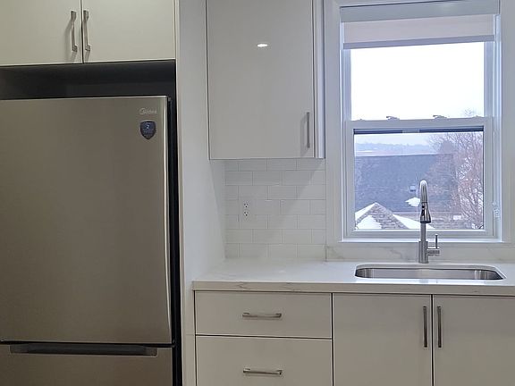 3rd image of 304 Albert St W #304