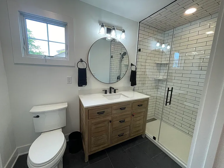 303 Forman Ave — Photo 16