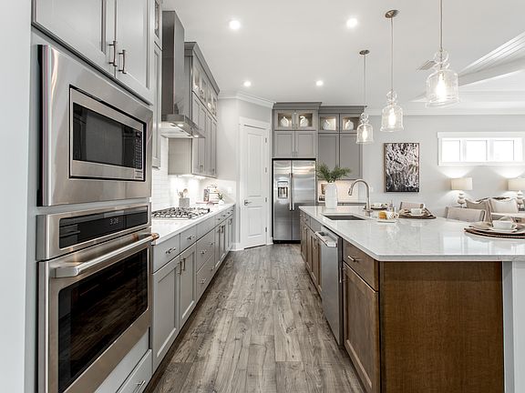 2nd image of 12 Anastasia Cir