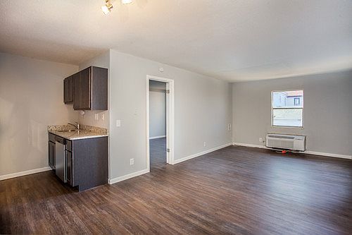 4th image of 5825 Southwest Ave #1W