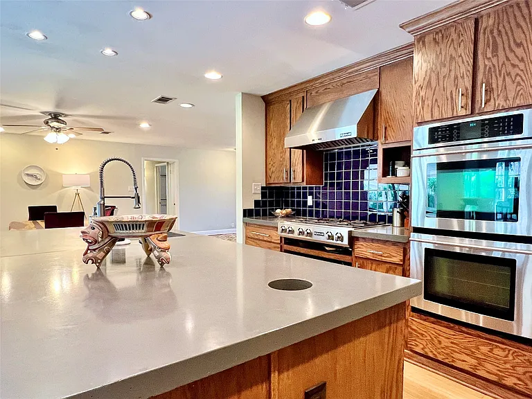 3421 Dartmoor Dr — Photo 8
