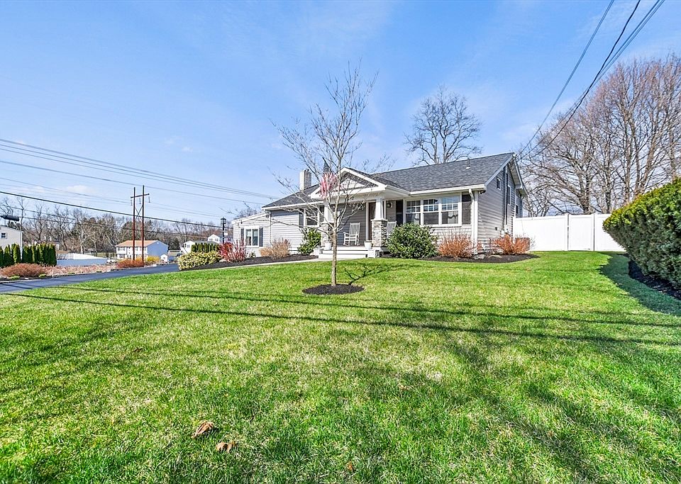 527 Russell St, Woburn, MA 01801 Zillow