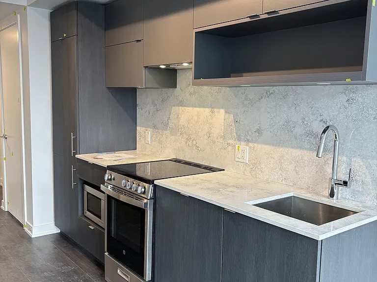100 Queen St E #2108 — Photo 6