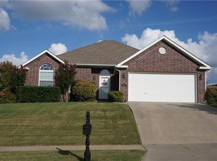 2400 Majestic Dr, Fayetteville, AR 72704