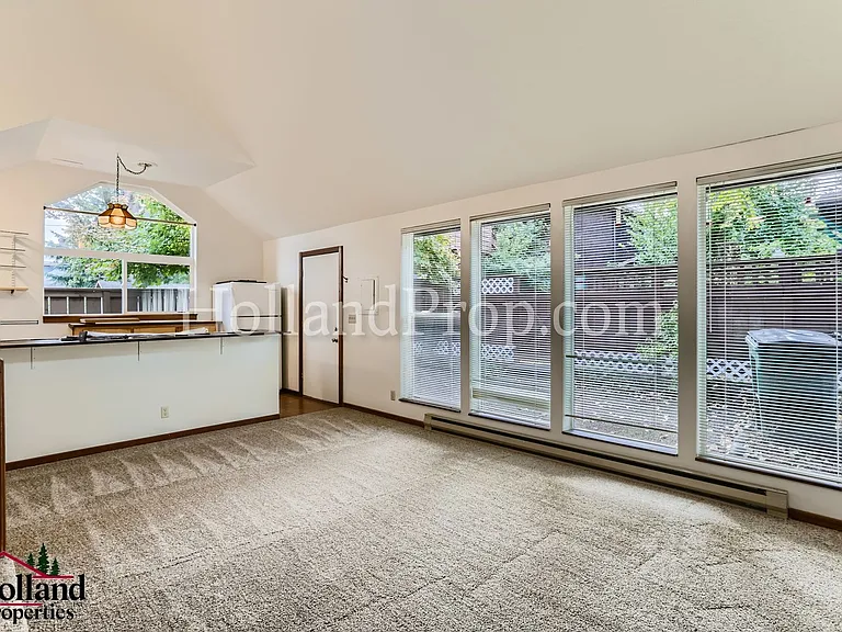1719 Main St #1 — Photo 4