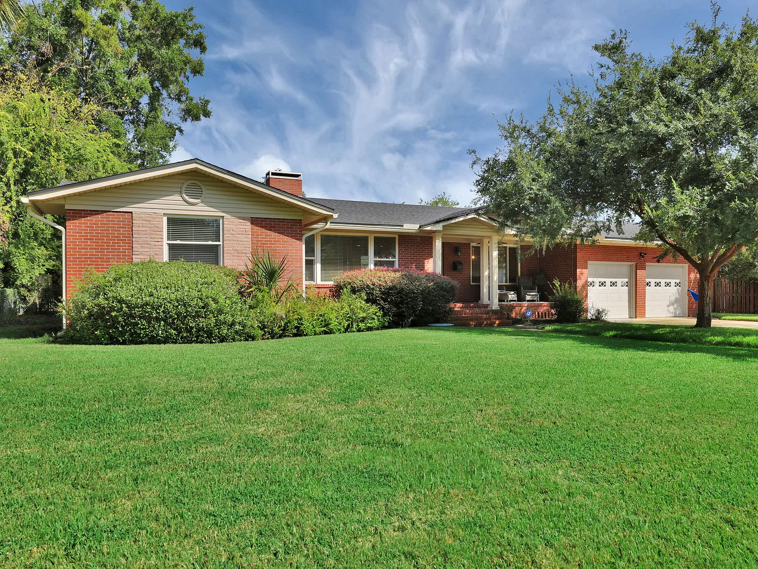 3 bed, 2694 sqft, $3,400 — Photo 3