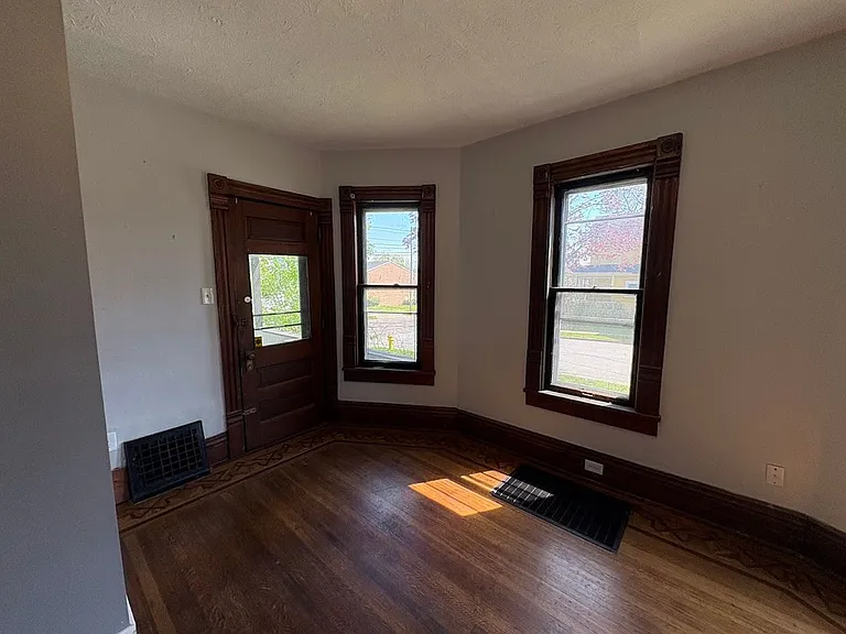 532 Crosby St — Photo 35