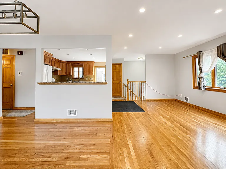3646 Amboy Rd — Photo 2