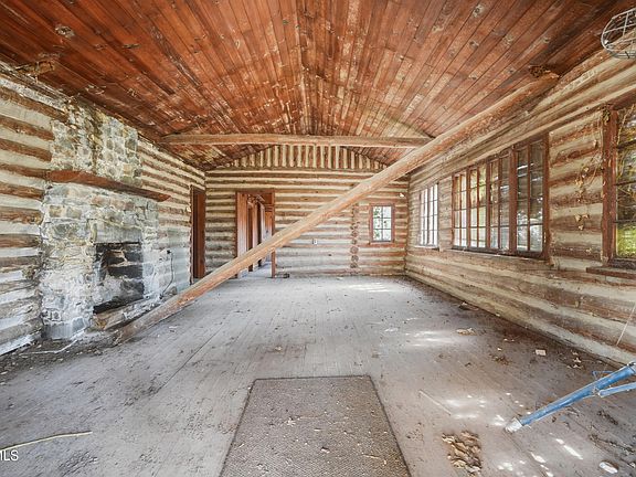 4th image of 597 Cavern Rd