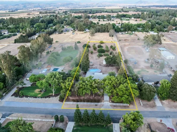 7718 N Leonard Ave, Clovis, CA 93619