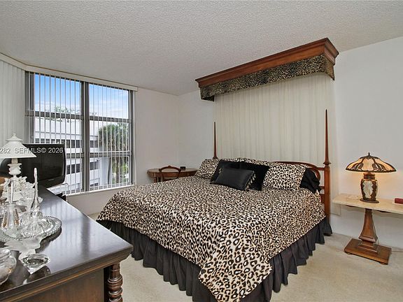 5th image of 3400 NE 192nd St APT 307
