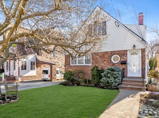 43 Hampton Rd, Lynbrook, NY 11563