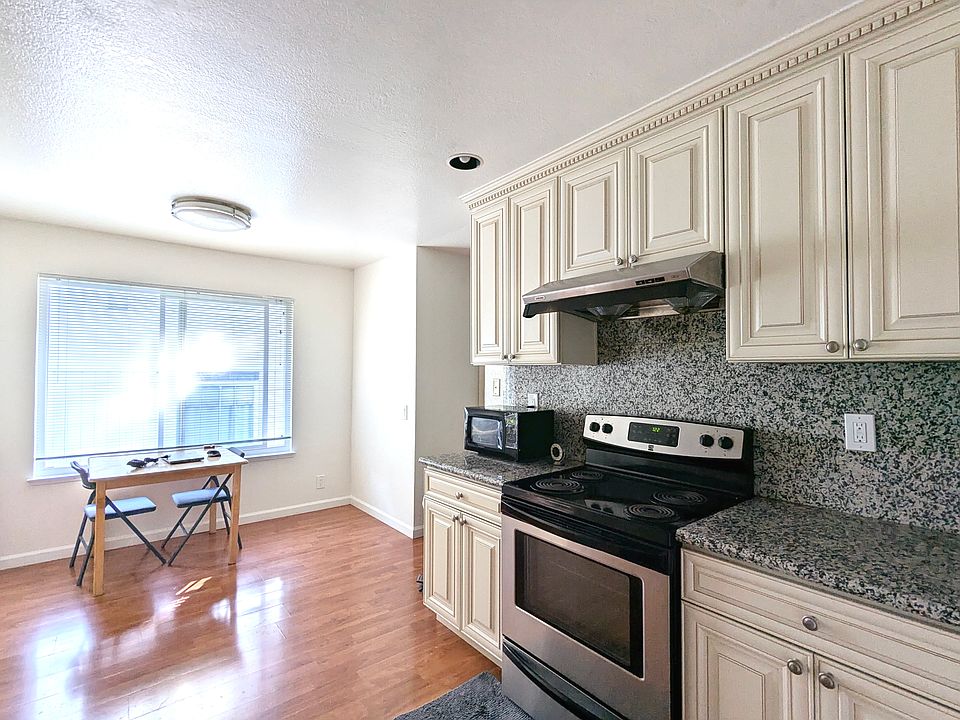 kitchen with sun-filled breakfast nook