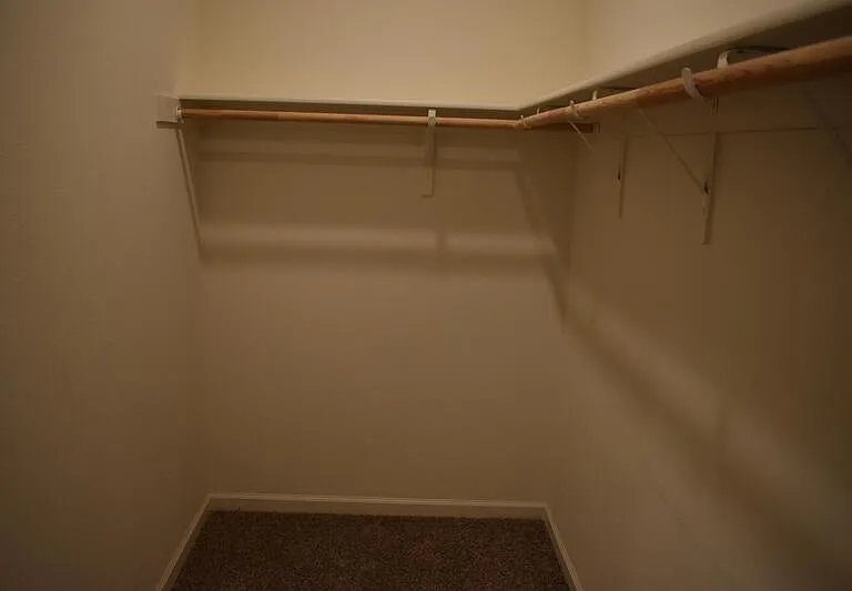 686 Phelps Dr — Photo 17