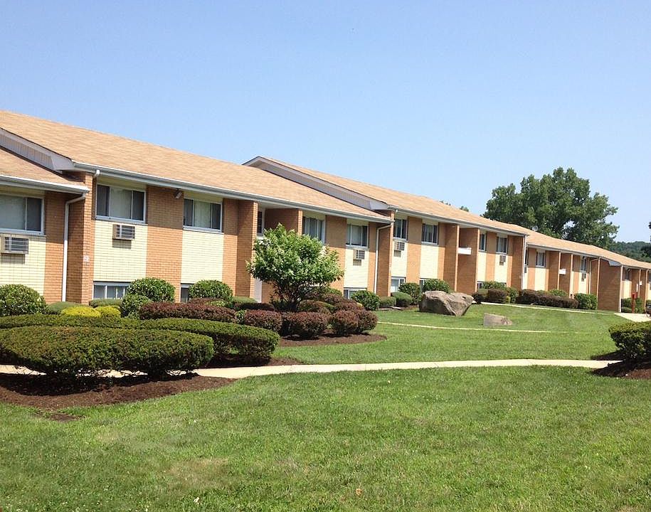 1st image of 1 Cresthill Dr #4A