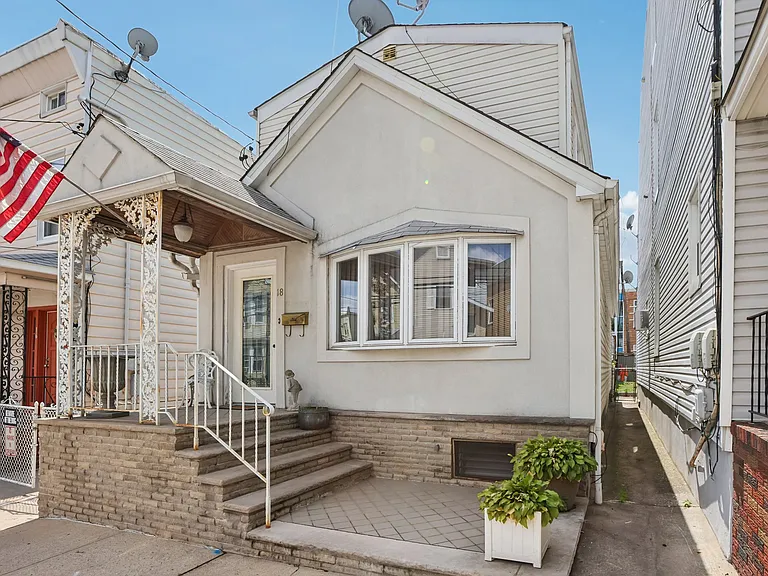 18 Patterson St — Photo 1