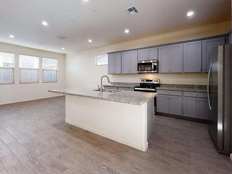 1107 S Vine St — Photo 7