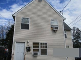 90 Smith St, Amityville, NY 11701
