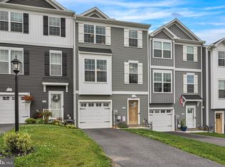 120 Overlook Dr, Hanover, PA 17331