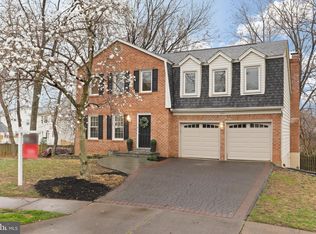 207 Paris Ct SW, Vienna, VA 22180