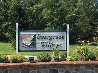 4 Lexington Ln, Mount Bethel, PA 18343