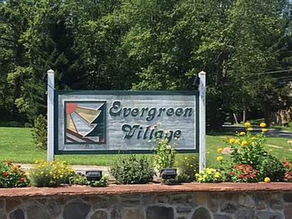 4 Lexington Ln, Mount Bethel, PA 18343