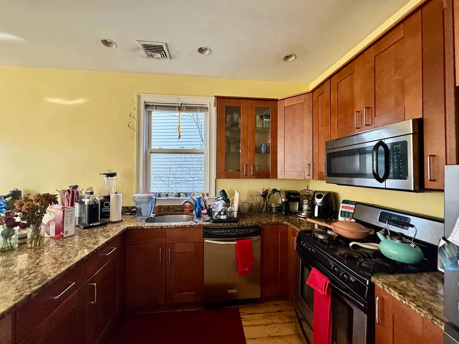 731 Parker St — Photo 2