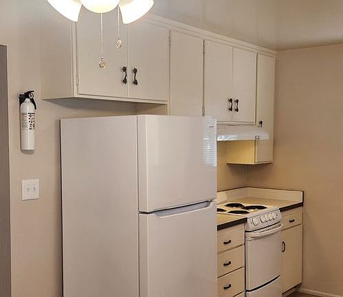 4th image of 909 Castlewood Dr APT 3