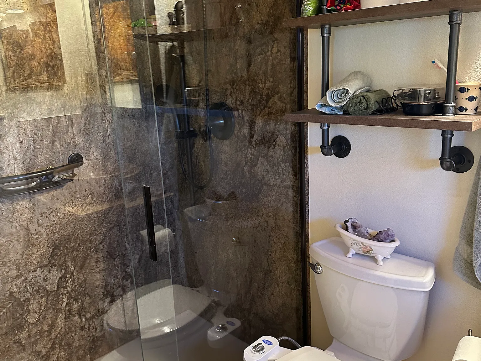 2 bed, 1200 sqft, $2,250 — Photo 4