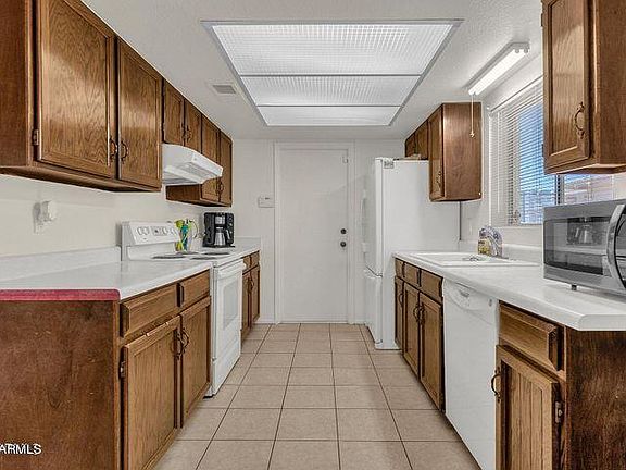 3rd image of 5801 W Crocus Dr
