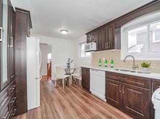 8 Topaz Gate, Toronto, ON M2M 2Z7