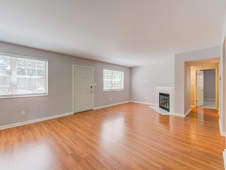 1547 E Swan Cir — Photo 10