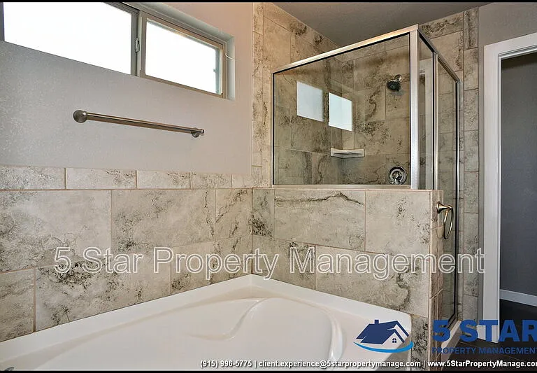 945 Penrith St — Photo 23