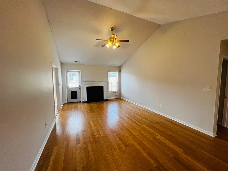 106 Alexander Ct — Photo 14