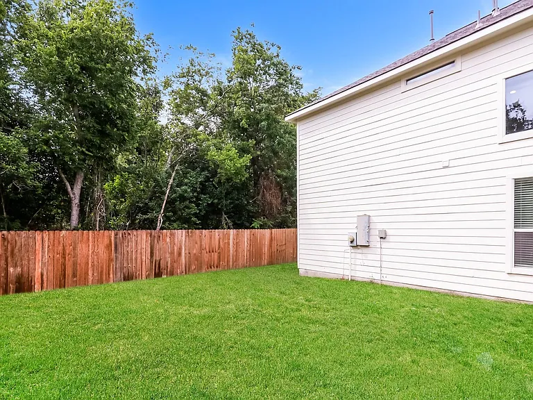 5802 Santa Bernadetta — Photo 4