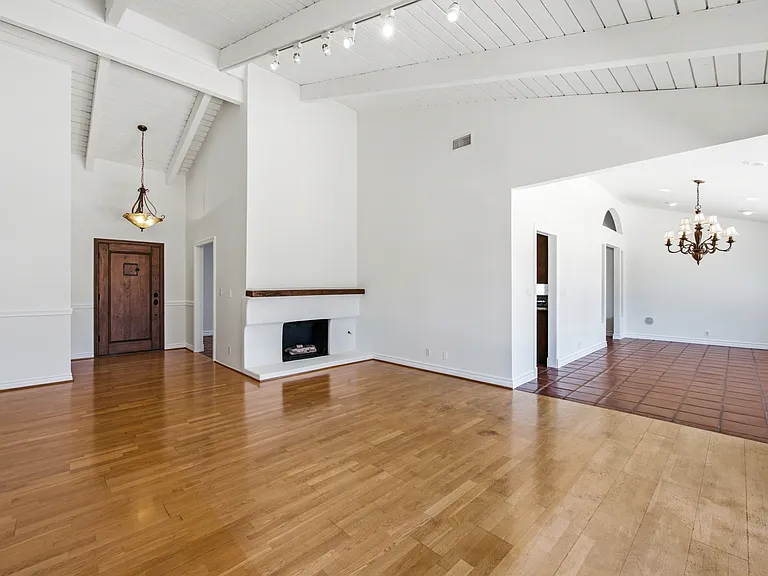 1090 Elfstone Ct — Photo 5