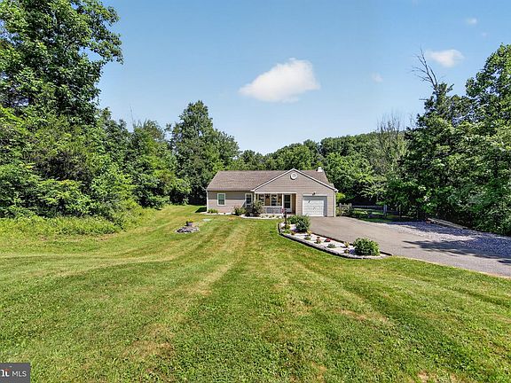 3rd image of 233 Snyder Rd