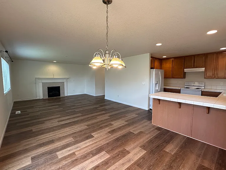 4047 Thoroughbred Ave SE — Photo 28