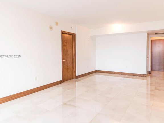 4th image of 31 SE 5th St APT 1208