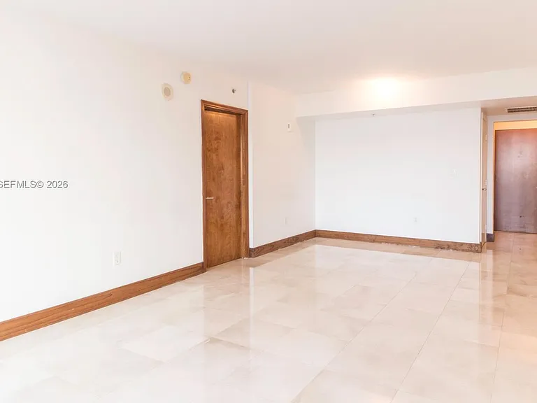 31 SE 5th St #1208 — Photo 4