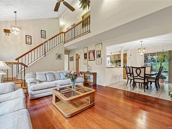 5th image of 2111 Mohansic Ave