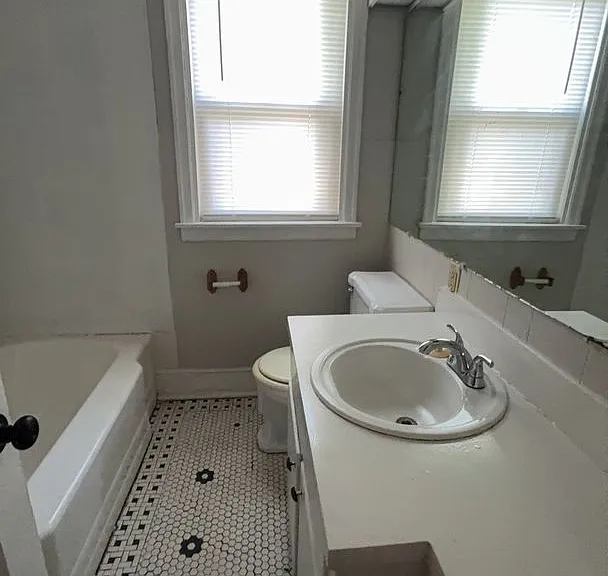 1901 Dellwood Ave — Photo 5