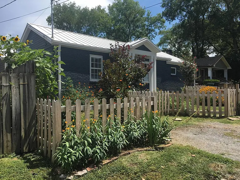 528 Snyder Ave — Photo 2