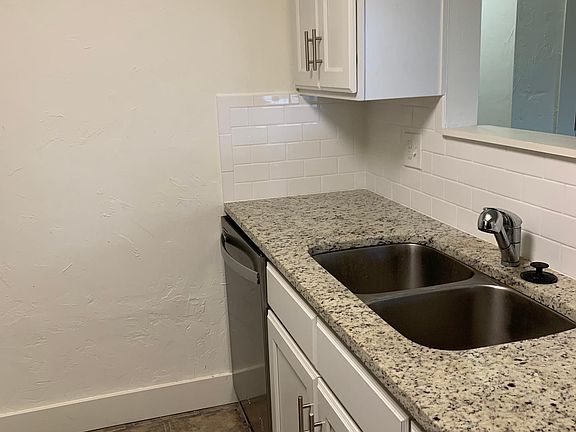 4th image of 2955 Bayshore Dr E
