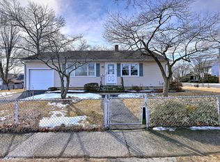 5 Dale Dr, Milford, CT 06461
