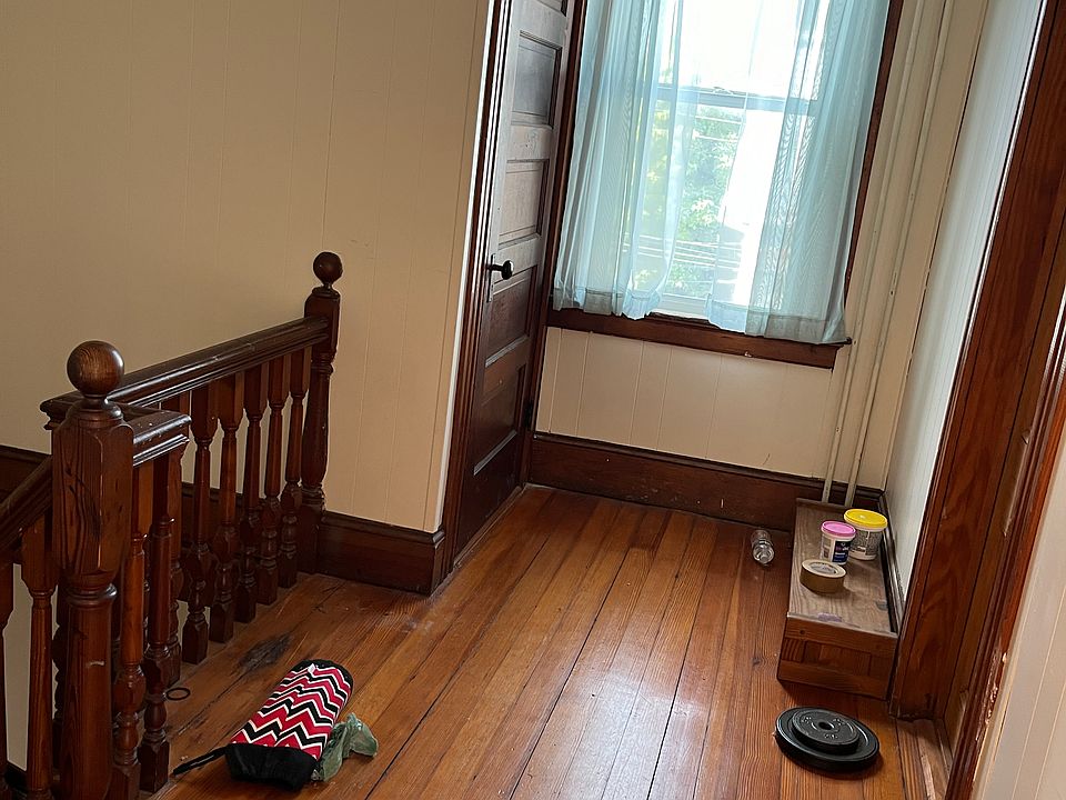 Private entry hall with closet