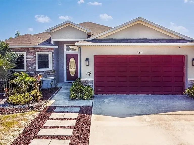 2641 Sunset Cir — Photo 1