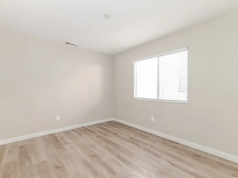1042 Juniper Ridge Ave — Photo 13